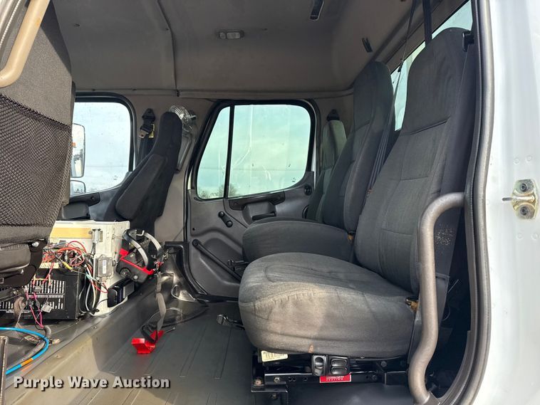 image for item EG1934 2007 Freightliner Business Class M2 crane truck