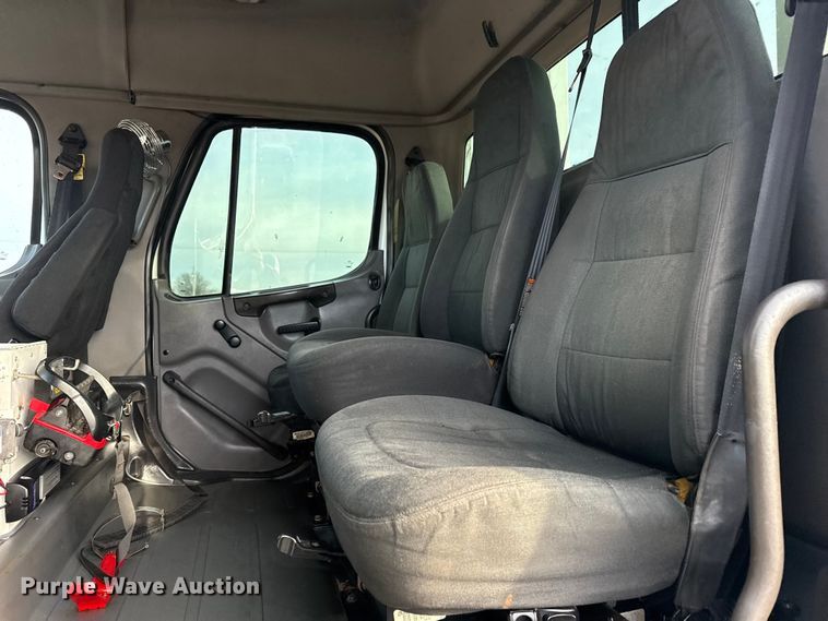 image for item EG1934 2007 Freightliner Business Class M2 crane truck