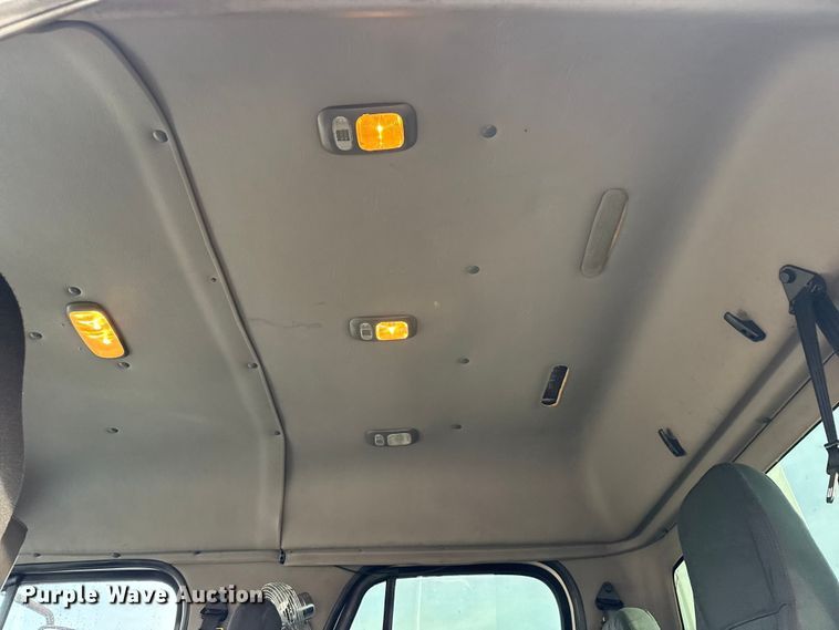 image for item EG1934 2007 Freightliner Business Class M2 crane truck