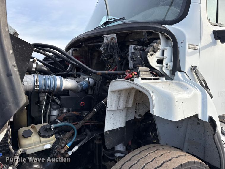 image for item EG1934 2007 Freightliner Business Class M2 crane truck