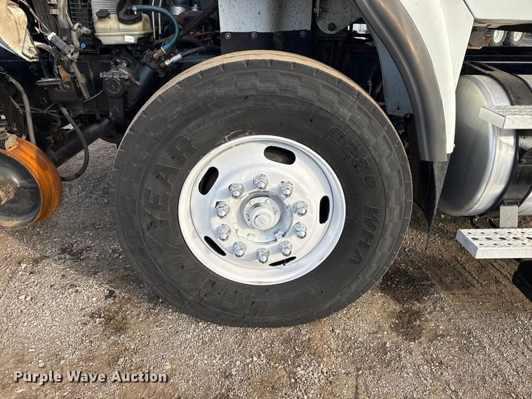 image for item EG1934 2007 Freightliner Business Class M2 crane truck