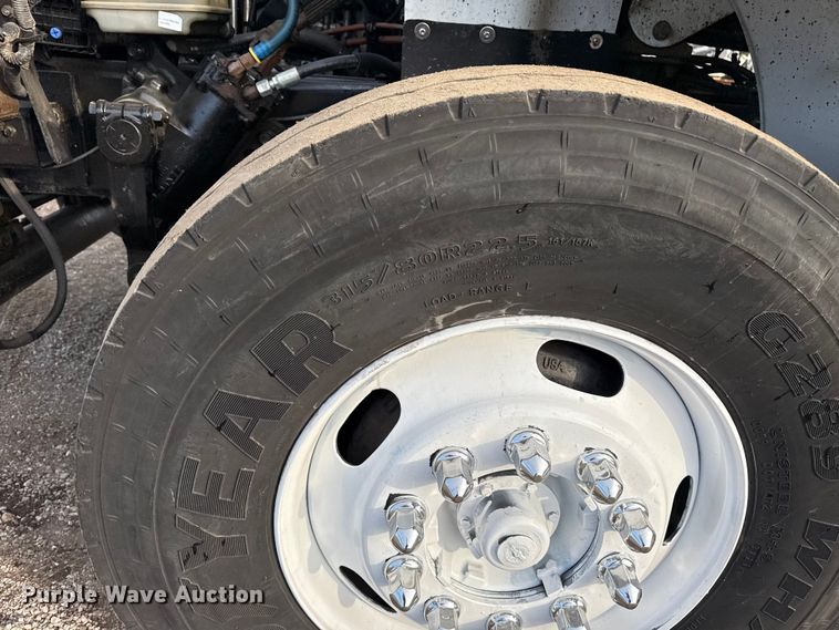 image for item EG1934 2007 Freightliner Business Class M2 crane truck