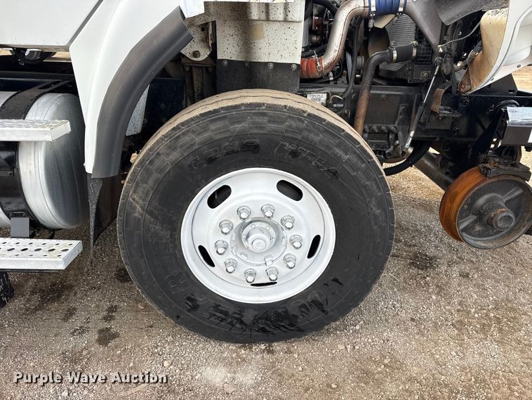 image for item EG1934 2007 Freightliner Business Class M2 crane truck