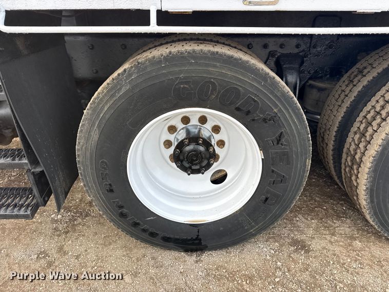 image for item EG1934 2007 Freightliner Business Class M2 crane truck