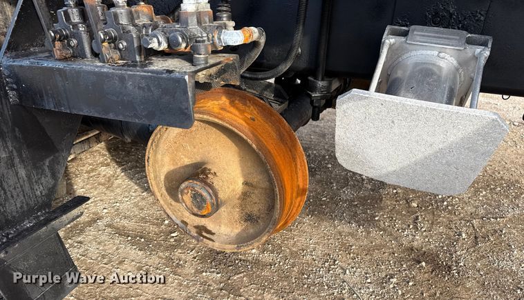 image for item EG1934 2007 Freightliner Business Class M2 crane truck