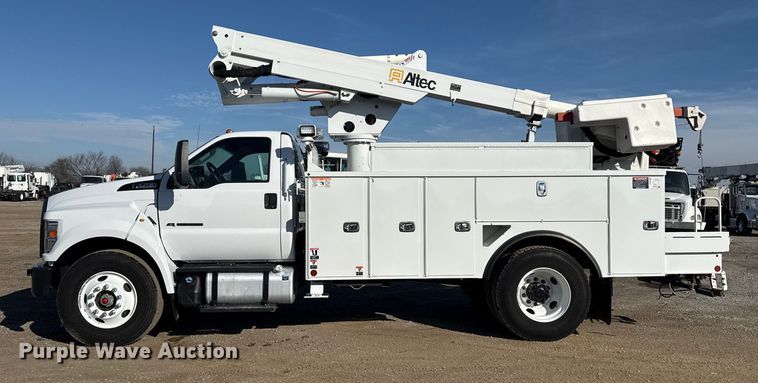 image for item EG1937 2018 Ford F750 Super Duty bucket truck