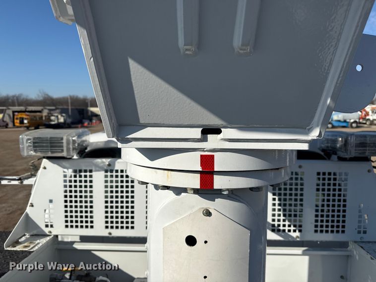 image for item EG1937 2018 Ford F750 Super Duty bucket truck