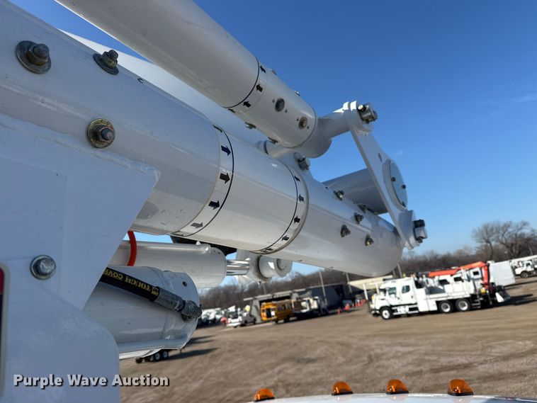 image for item EG1937 2018 Ford F750 Super Duty bucket truck