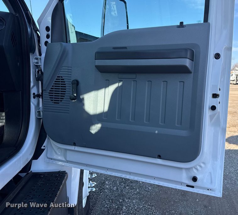 image for item EG1937 2018 Ford F750 Super Duty bucket truck