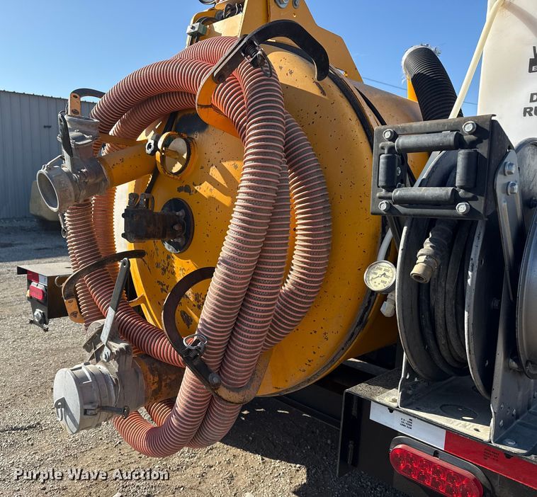 image for item EG1938 2014 Vac-Tron LP533DT-H vacuum excavator