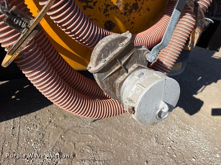 image for item EG1938 2014 Vac-Tron LP533DT-H vacuum excavator