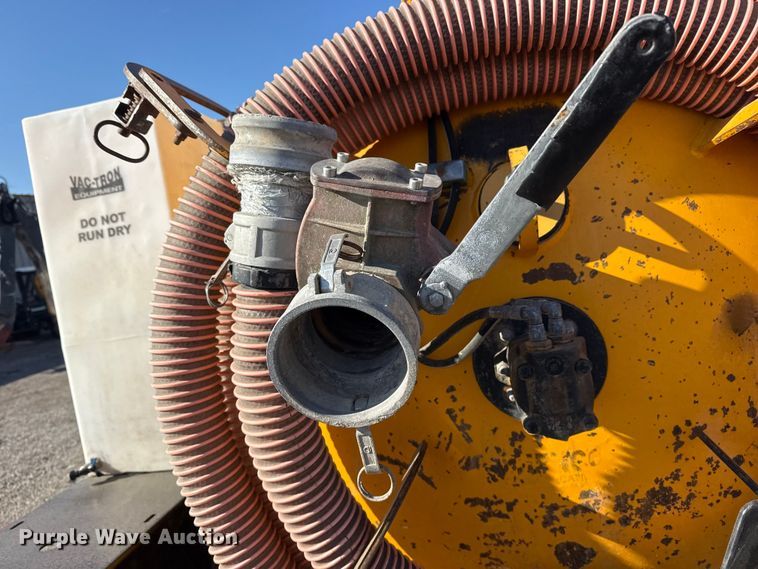 image for item EG1938 2014 Vac-Tron LP533DT-H vacuum excavator