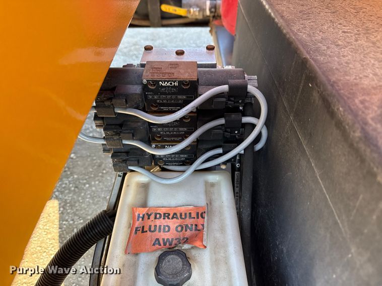 image for item EG1938 2014 Vac-Tron LP533DT-H vacuum excavator