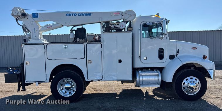 image for item EG1960 2001 Peterbilt 330 utility / service truck
