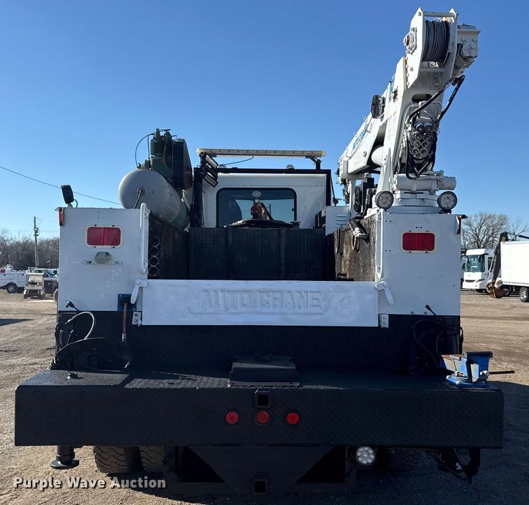 image for item EG1960 2001 Peterbilt 330 utility / service truck