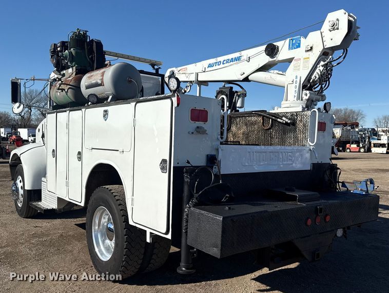 image for item EG1960 2001 Peterbilt 330 utility / service truck