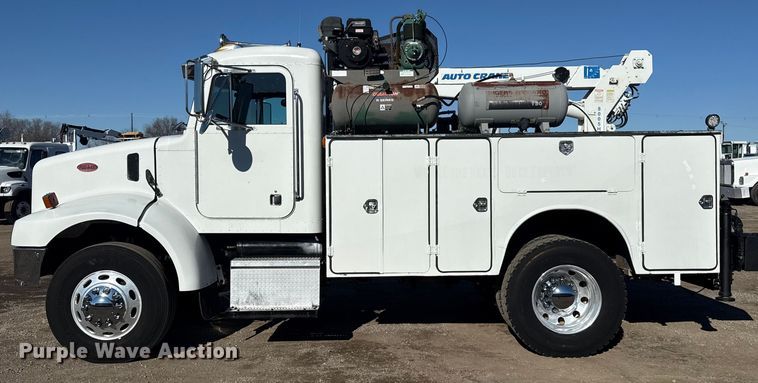 image for item EG1960 2001 Peterbilt 330 utility / service truck