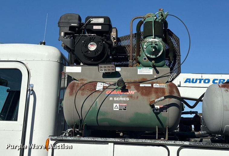 image for item EG1960 2001 Peterbilt 330 utility / service truck