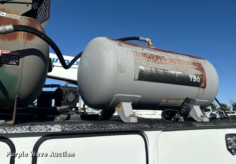 image for item EG1960 2001 Peterbilt 330 utility / service truck