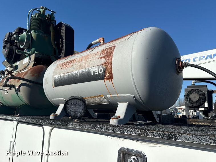 image for item EG1960 2001 Peterbilt 330 utility / service truck