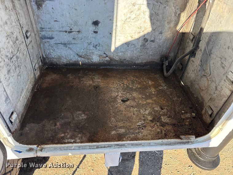 image for item EG1960 2001 Peterbilt 330 utility / service truck