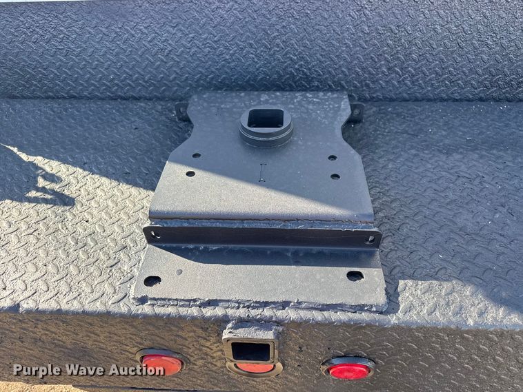 image for item EG1960 2001 Peterbilt 330 utility / service truck