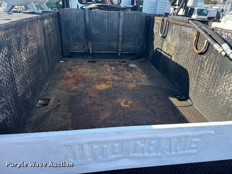 image for item EG1960 2001 Peterbilt 330 utility / service truck