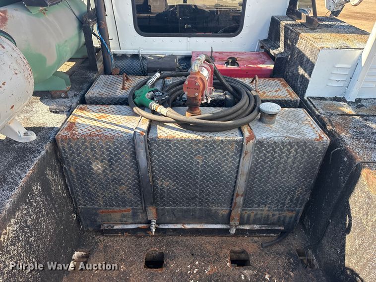 image for item EG1960 2001 Peterbilt 330 utility / service truck