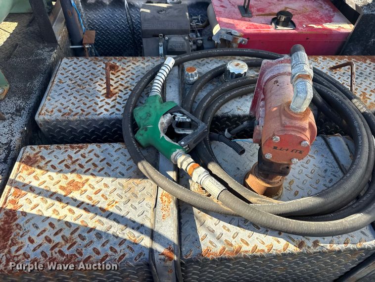 image for item EG1960 2001 Peterbilt 330 utility / service truck