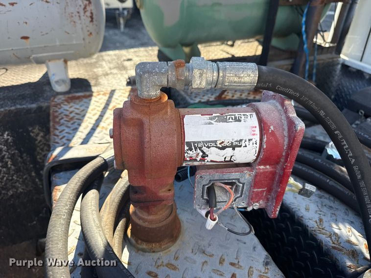 image for item EG1960 2001 Peterbilt 330 utility / service truck