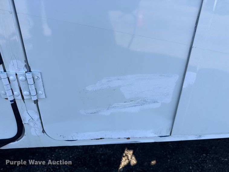 image for item EG1960 2001 Peterbilt 330 utility / service truck