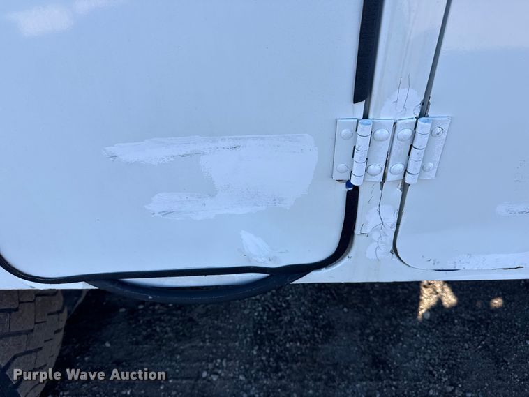 image for item EG1960 2001 Peterbilt 330 utility / service truck