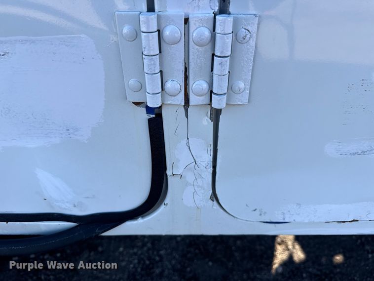 image for item EG1960 2001 Peterbilt 330 utility / service truck