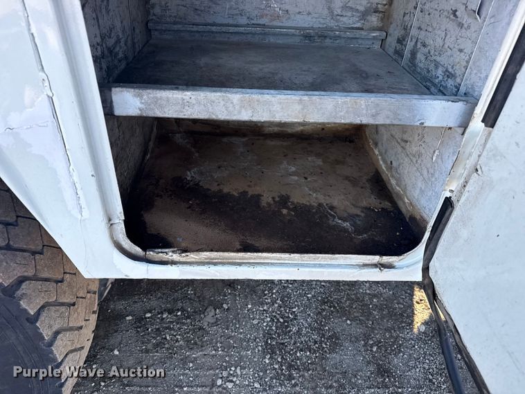 image for item EG1960 2001 Peterbilt 330 utility / service truck