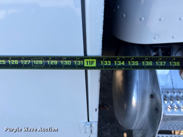 image for item EG1960 2001 Peterbilt 330 utility / service truck