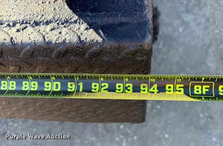 image for item EG1960 2001 Peterbilt 330 utility / service truck