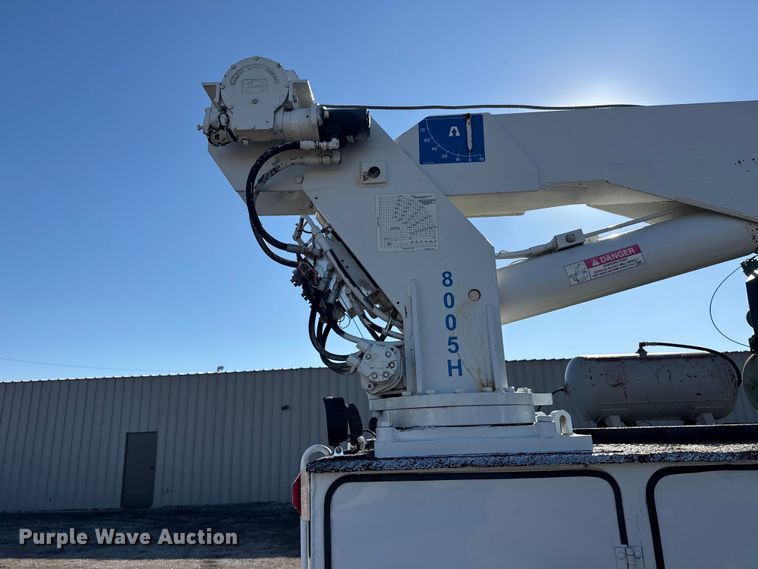 image for item EG1960 2001 Peterbilt 330 utility / service truck