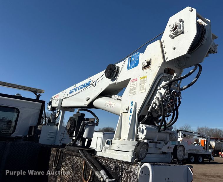 image for item EG1960 2001 Peterbilt 330 utility / service truck