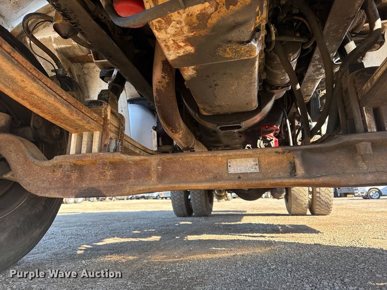 image for item EG1960 2001 Peterbilt 330 utility / service truck