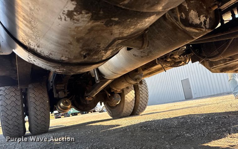 image for item EG1960 2001 Peterbilt 330 utility / service truck