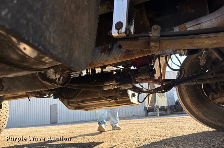 image for item EG1960 2001 Peterbilt 330 utility / service truck