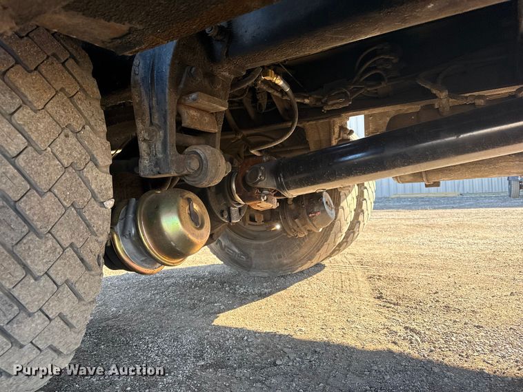 image for item EG1960 2001 Peterbilt 330 utility / service truck