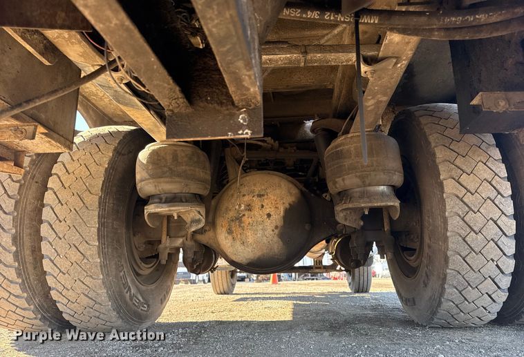 image for item EG1960 2001 Peterbilt 330 utility / service truck