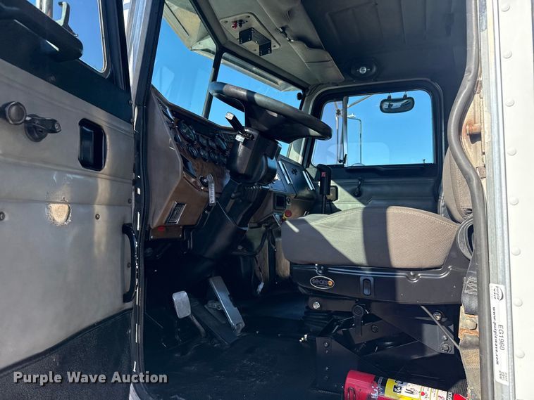 image for item EG1960 2001 Peterbilt 330 utility / service truck