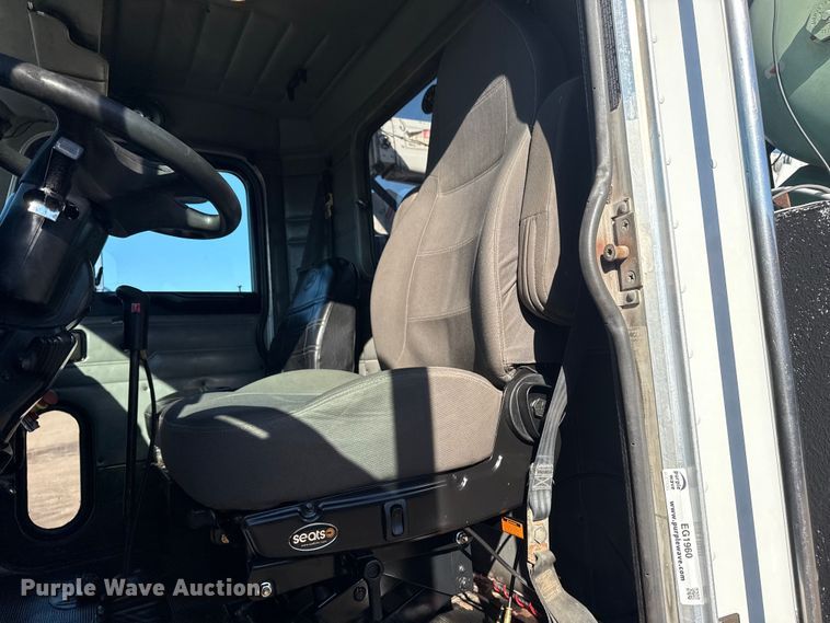 image for item EG1960 2001 Peterbilt 330 utility / service truck