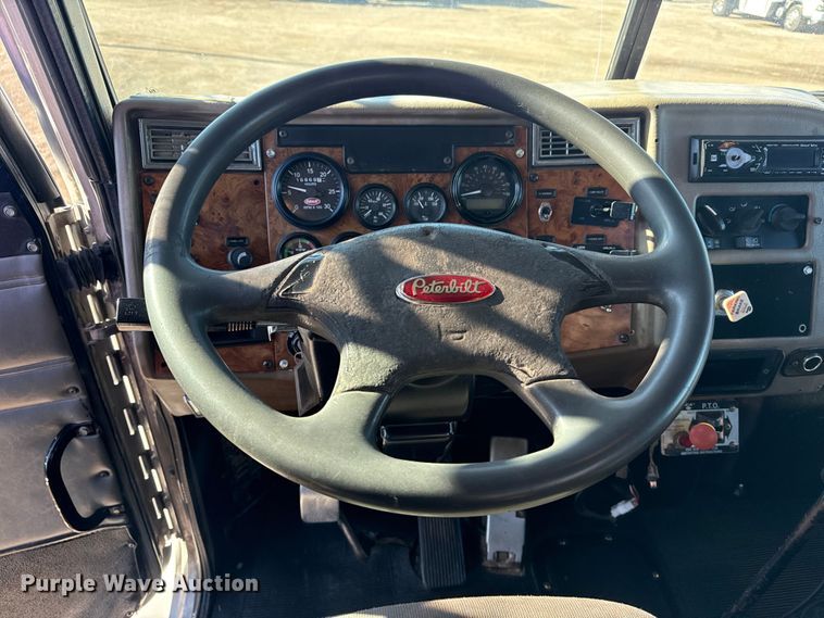 image for item EG1960 2001 Peterbilt 330 utility / service truck