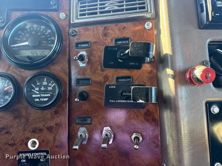 image for item EG1960 2001 Peterbilt 330 utility / service truck