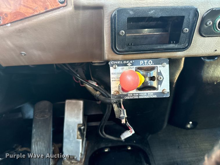 image for item EG1960 2001 Peterbilt 330 utility / service truck