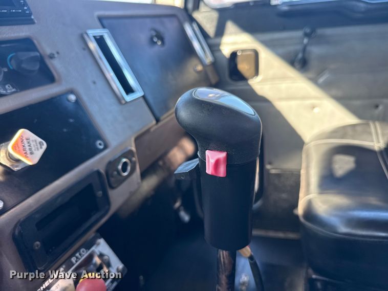 image for item EG1960 2001 Peterbilt 330 utility / service truck