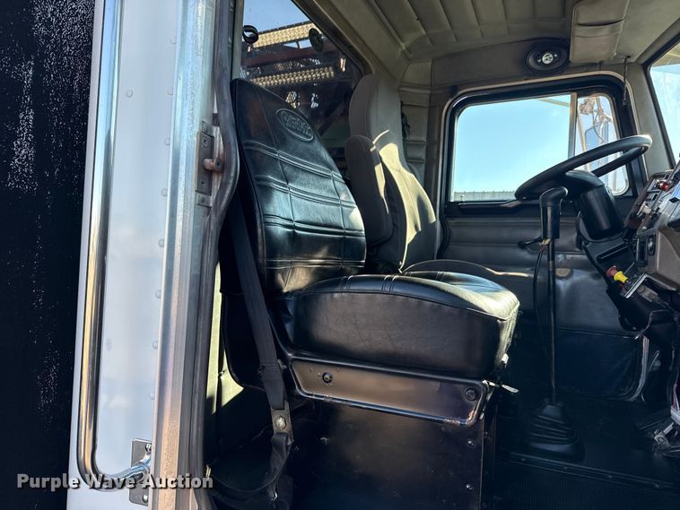 image for item EG1960 2001 Peterbilt 330 utility / service truck